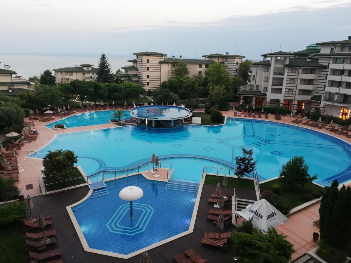 Спа Апартаменти За Гости Затворен Комплекс Емералд Ravda Exterior foto